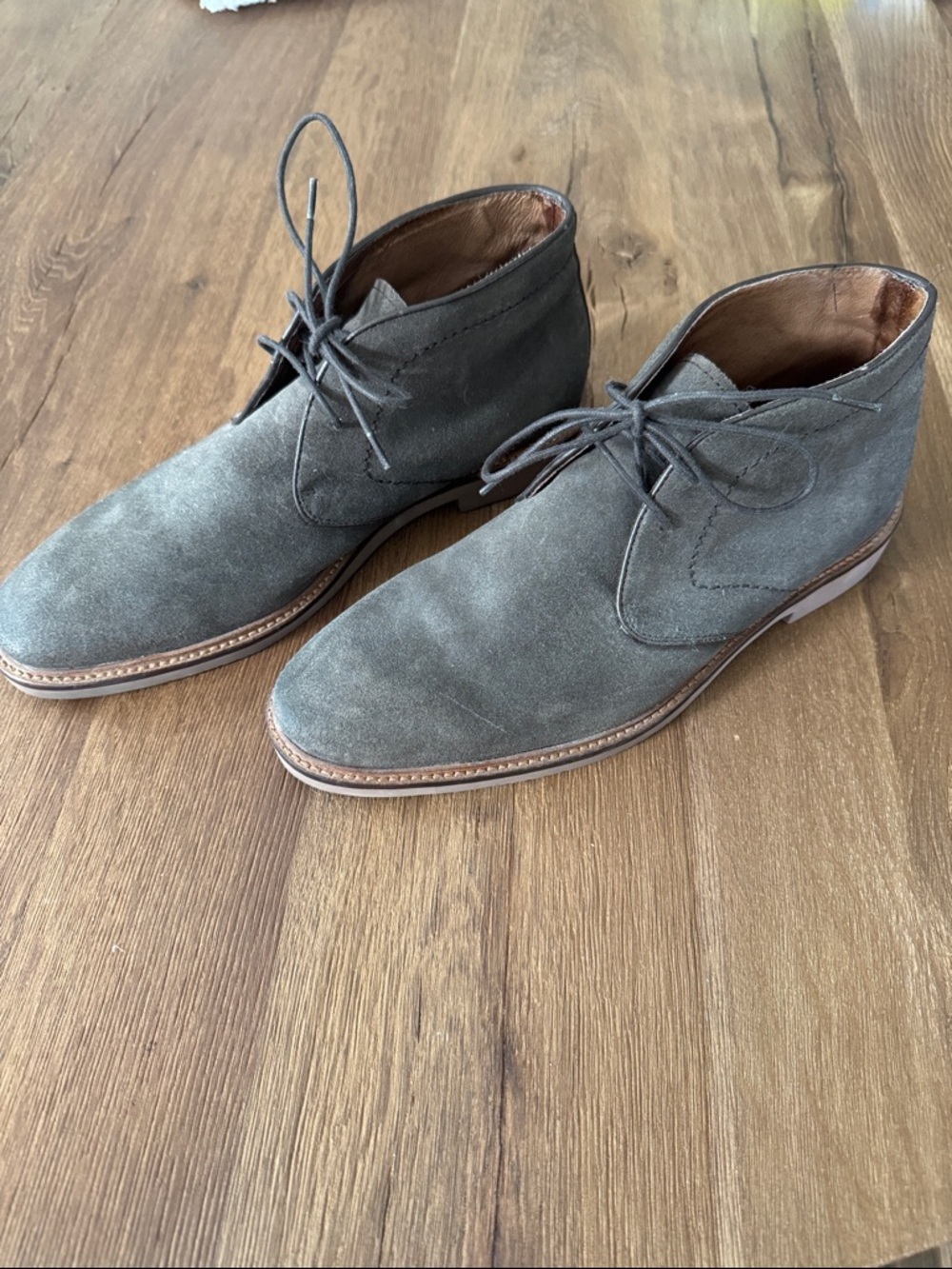 Gordon Rush Men's Suede Chukka Boots in Gray, size 9.5